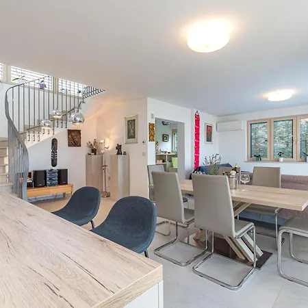 בית נופש Panorama Seaview Kolomban - Happy *